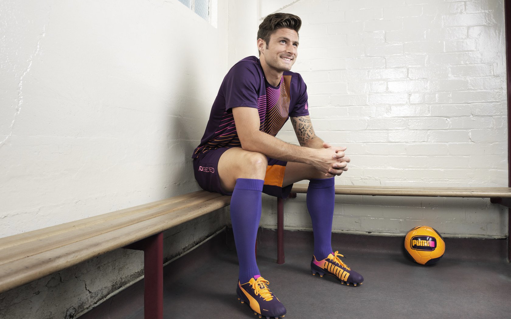 尼克斯新援融入体系帮助球队攻防转换流畅，尼克斯队首发阵容