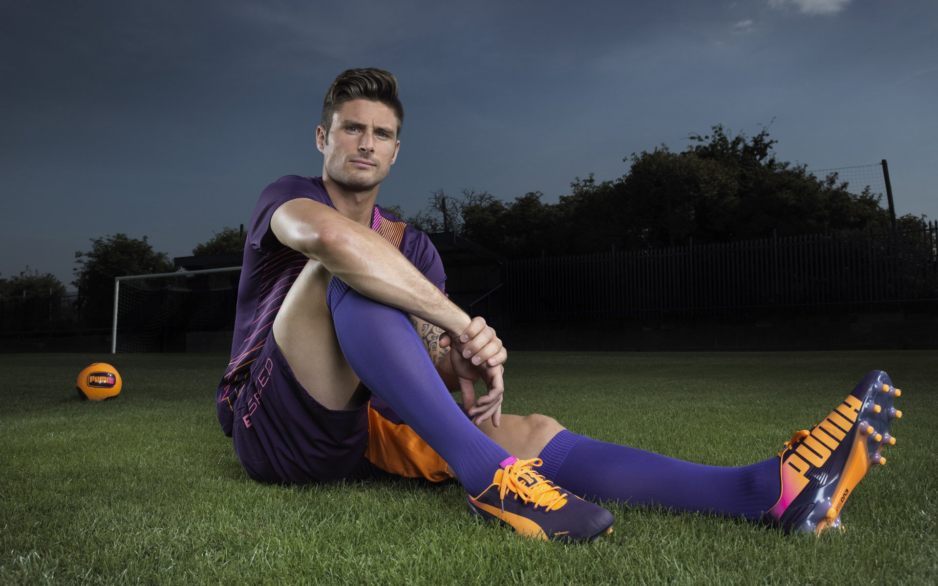 男子接力奋力冲刺成看点，男子接力比赛4×100决